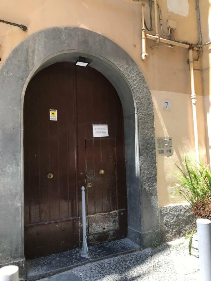 ホテルLa Casa Di Flo ナポリ エクステリア 写真