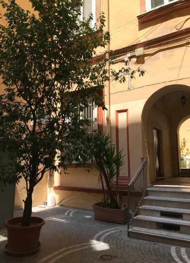 ホテルLa Casa Di Flo ナポリ エクステリア 写真